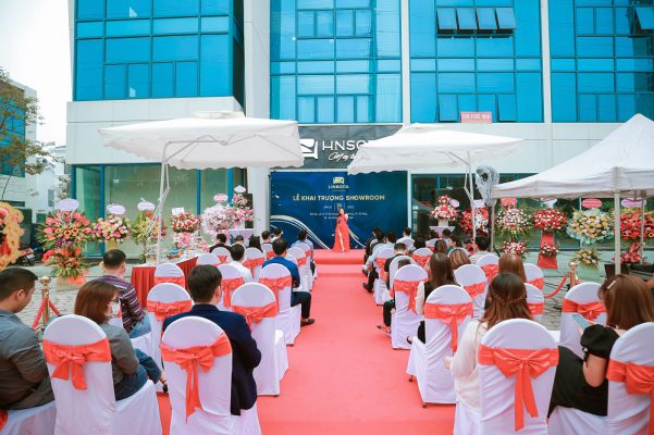 khai truong showroom hnsofa 7