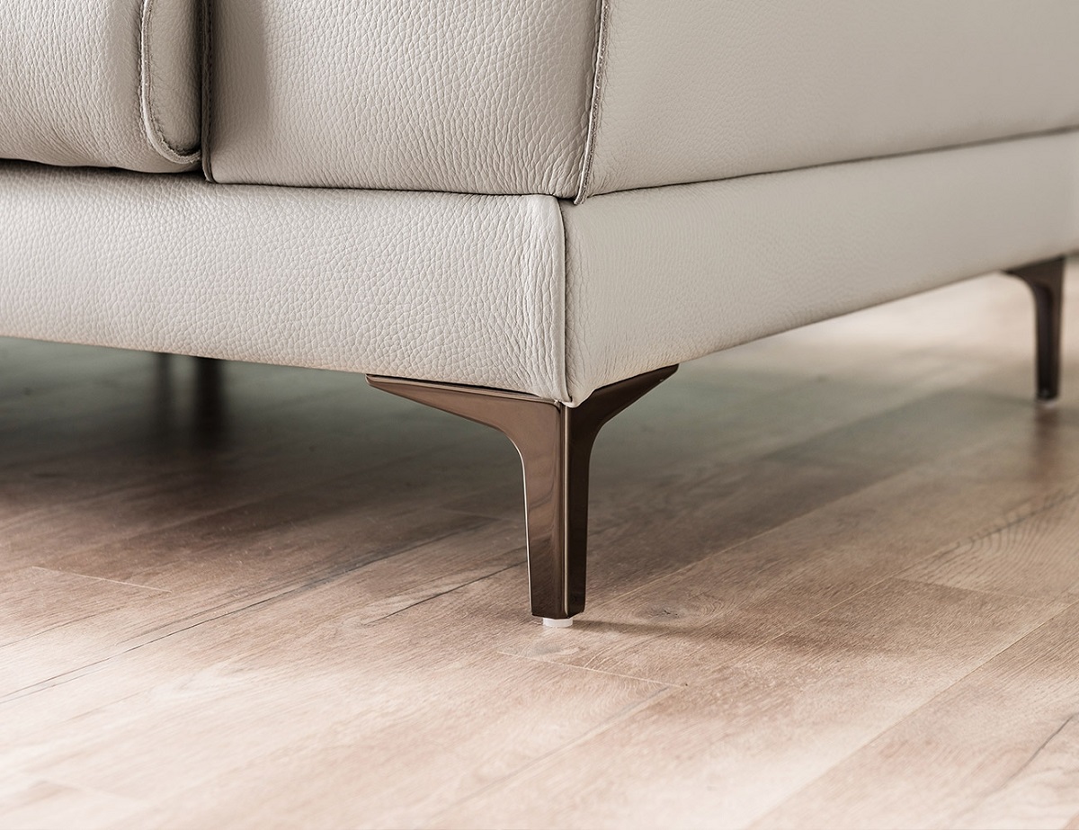 Sofa HNS134 thiết kế chân sắt mảnh nhẹ thon gọn nhưng cực kỳ chắc chắn