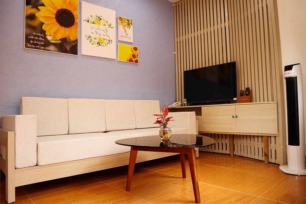 10+ Mẫu ghế sofa gỗ cho phòng khách nhỏ gọn, đẹp hiện đại 12 sofa-go-cho-phong-khach-nho-3