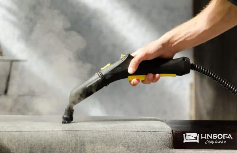 Bật mí 10 cách vệ sinh Sofa da lộn ngay tại nhà đơn giản 12 Dùng máy phun hơi nước nóng thường được các chuyên gia sử dụng
