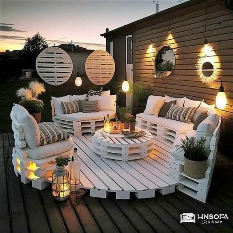 Mẫu ghế sofa bằng gỗ pallet đặc biệt ngoài vườn