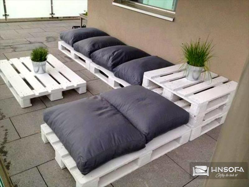Mẫu ghế sofa bằng gỗ pallet màu trắng dễ làm nhất