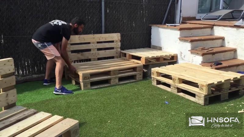 Sau đó thêm các thanh ngang để làm nền và đệm cho ghế