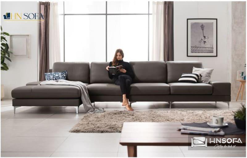 Sofa mang đến không gian thoải mái và hiện đại cho ngôi nhà