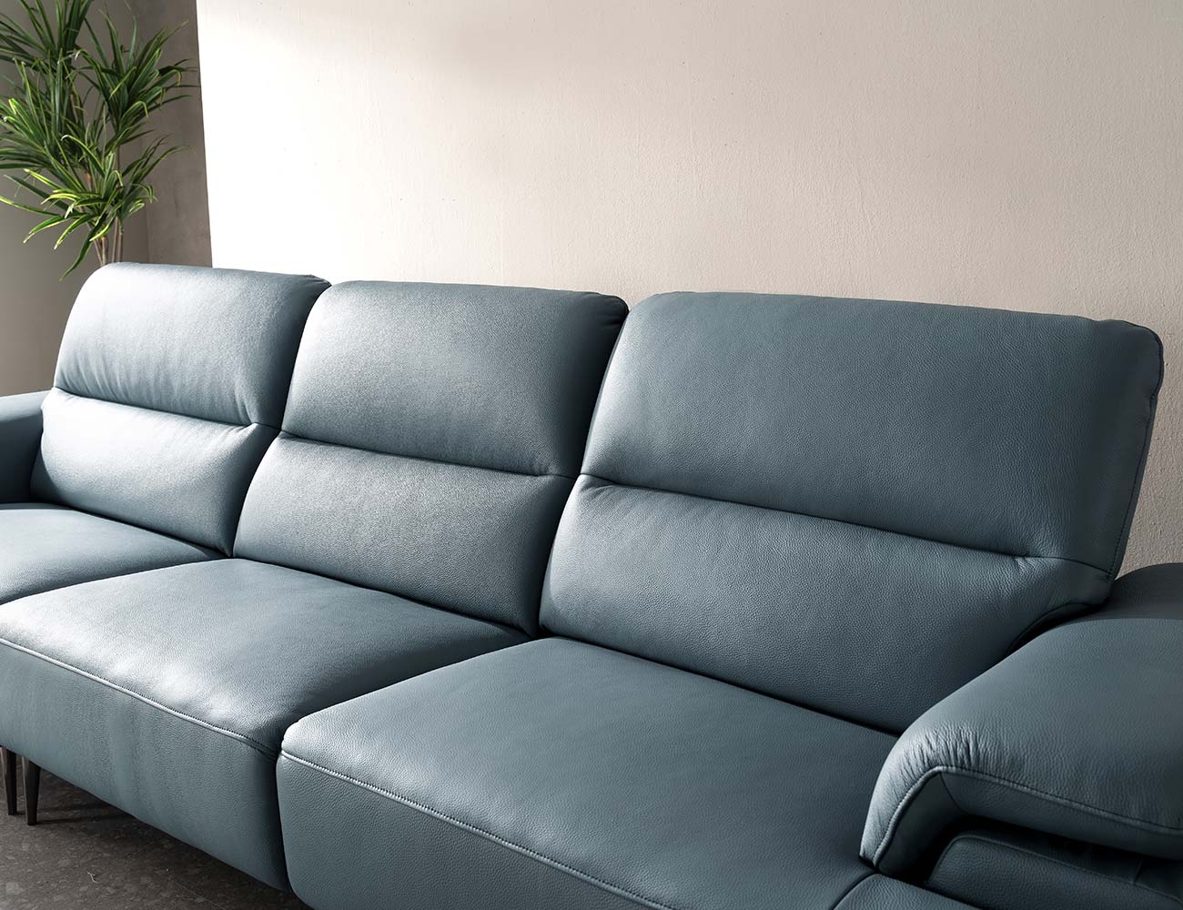 Không gian tiện nghi cùng sofa văng da bò Ý HNS92 - Ảnh 6