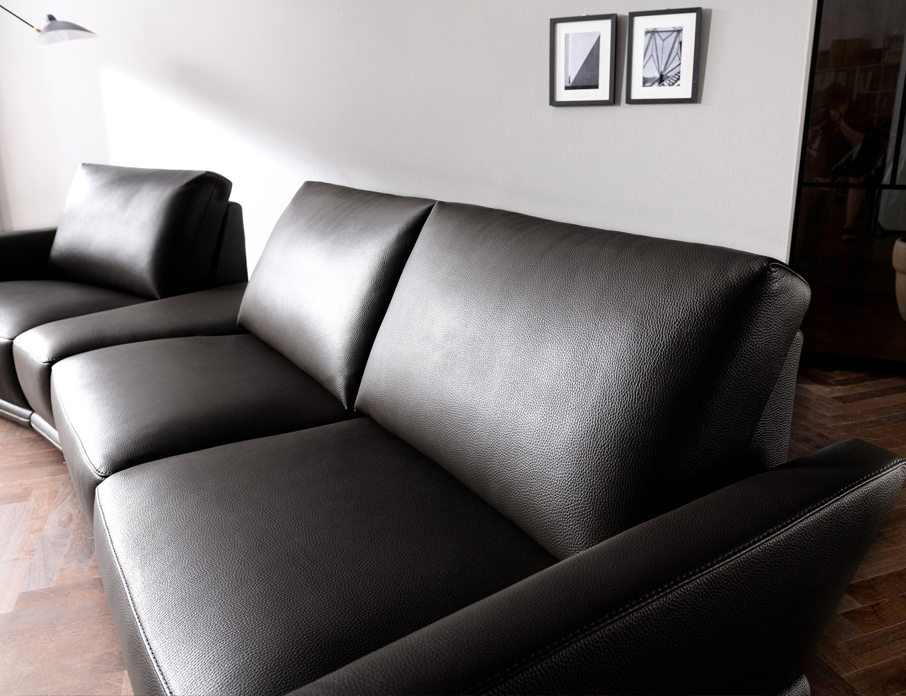 Sofa văng HNS73 - Tạo vẻ đẹp cá tính và huyền bí cho không gian - Ảnh 3