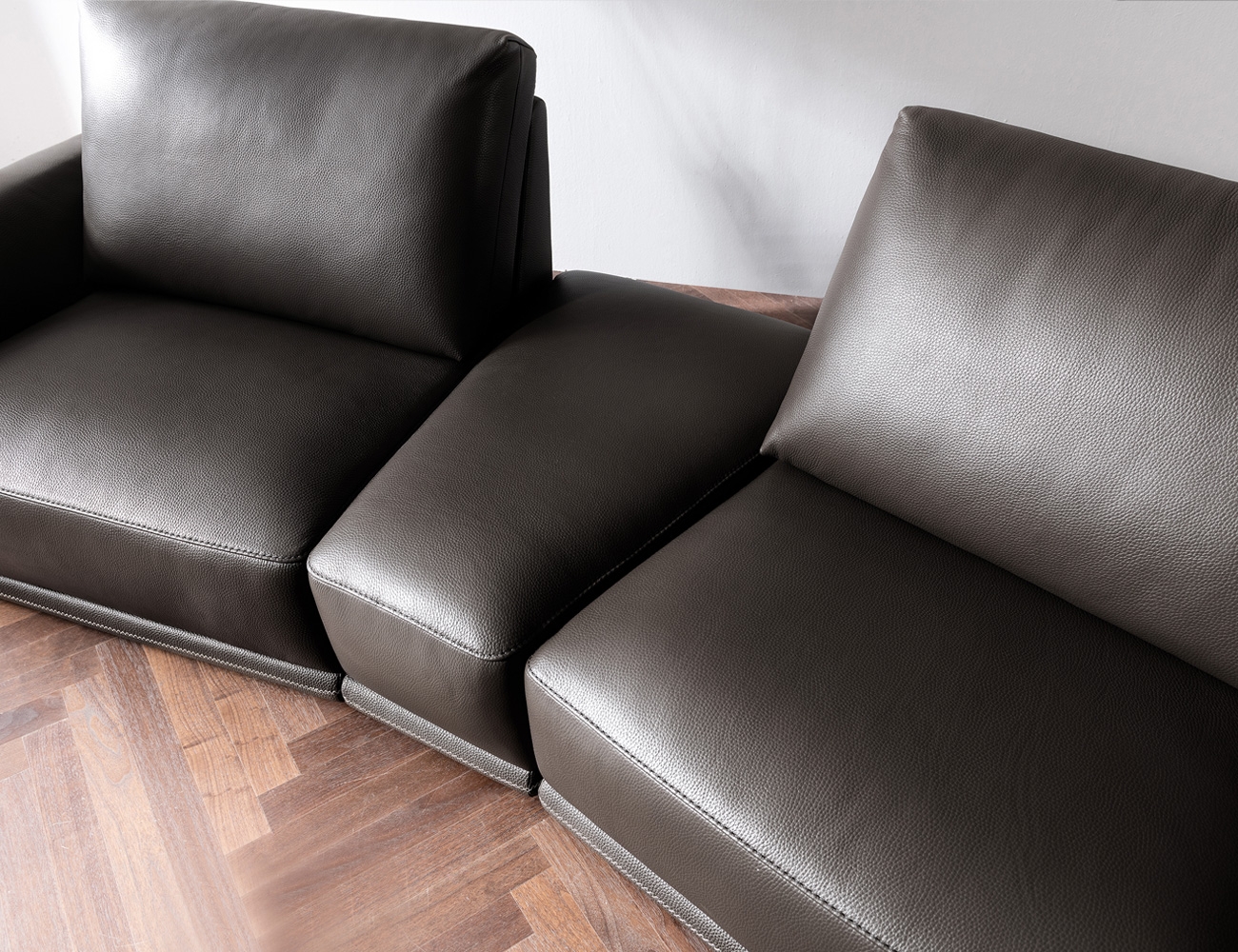 Sofa văng HNS73 - Tạo vẻ đẹp cá tính và huyền bí cho không gian - Ảnh 4