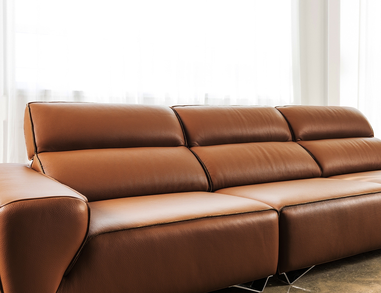 Sofa văng giả da Ý màu nâu bò