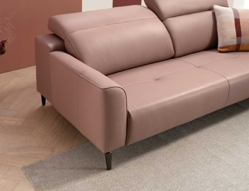 Mẫu sofa HNS78 giá trị ở phần vỏ bọc da bò Brazil 100%
