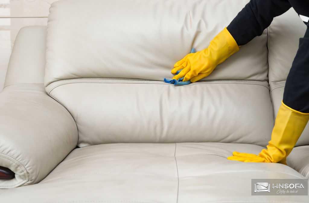 Bảo dưỡng ghế sofa da giúp giữ độ bóng sáng cho bề mặt da