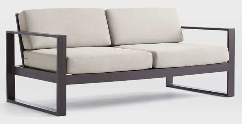 Những mẫu sofa sắt hộp nhỏ và ngắn thường được để cuối giường trong phòng ngủ