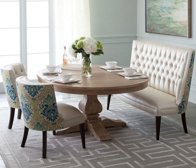 Sofa kết hợp bàn ăn với họa tiết hoa văn độc đáo