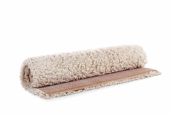 Thảm cuộc trải sàn với nhiều hoa văn họa tiết lớn
