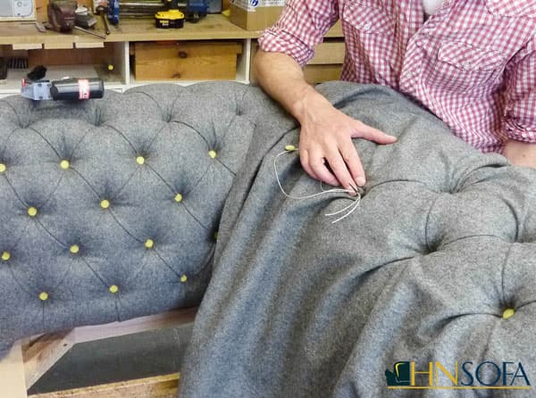 Bọc lại da sofa cần tay nghề cao, tỉ mỉ trong từng đường kim mũi chỉ