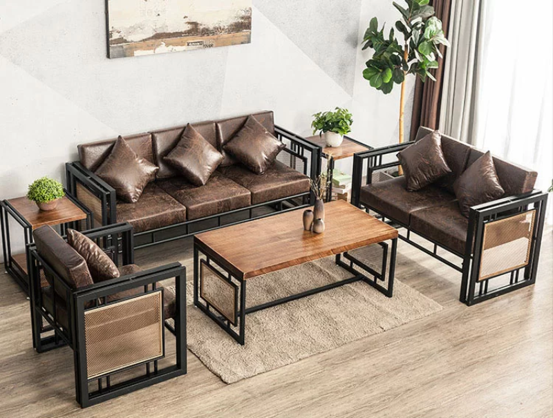 Với những phòng khách có tông màu trầm, trung tính thì có thể chọn bộ sofa sắt hộp màu nâu trùng màu với tông gạch