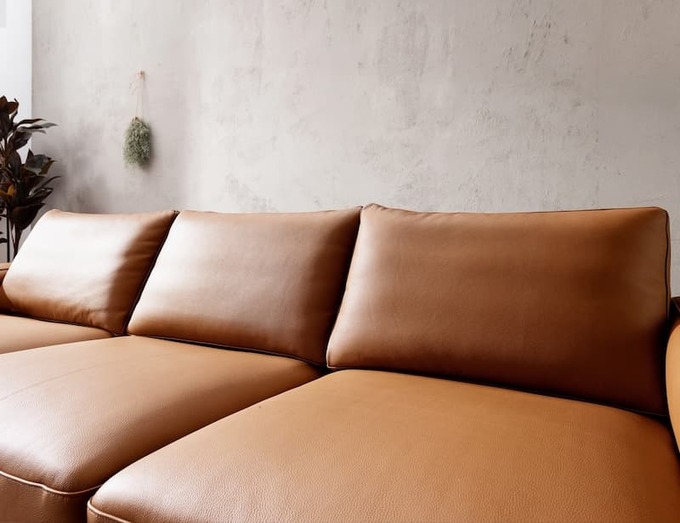 Sofa văng da bò Ý cao cấp giúp không gian sống và làm việc trở nên hiện đại