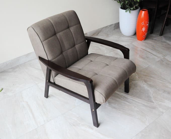 Sử dụng sofa đơn để đọc sách, xem phim, uống trà,...