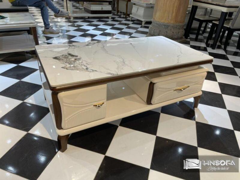 Mẫu bàn sofa này phù hợp với những gia chủ yêu thích sự sang trọng nhưng vẫn vô cùng trẻ trung